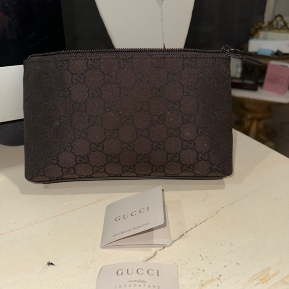 gucci new without tags canvas monogram cosmetic case - Picture 3 of 16